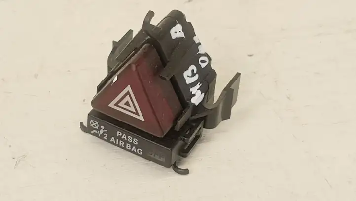 Mercedes-Benz A W169 (2004 - 2012) 1698203610 Включатель аварийных фонарей — фото 1