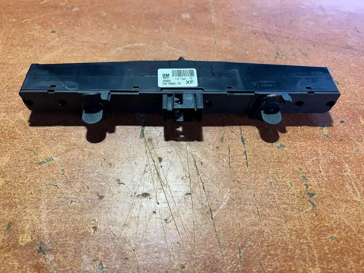 Opel Zafira (2006 - 2008)  13100105 Включатель аварийных фонарей