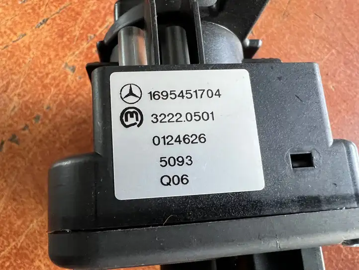 Mercedes-Benz A W169 (2004 - 2012) 1695451704 Включатель фонарей — фото 3