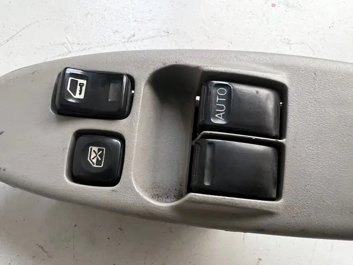 Nissan (2000 - 2006) 80960BU200 Кнопка стеклоподъемников — фото 1