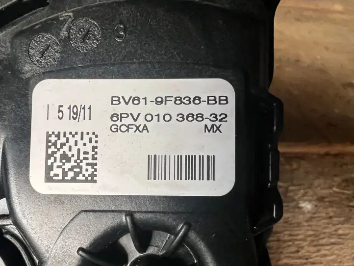 Ford Focus (2011 - 2015) BV619F836BB Педаль акселератора — фото 2