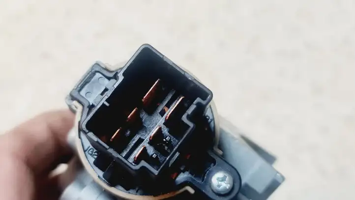 Mazda 6. (2005 - 2007)  SL34 Замок зажигания