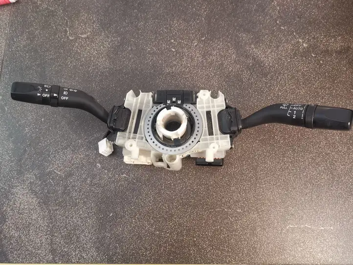 Mazda 6. (2005 - 2007)  GR1C17E539 Комплект ручек