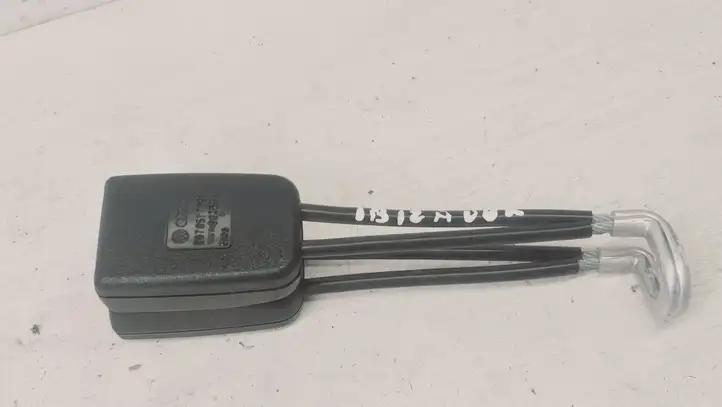 Seat Ibiza II (6k) (1999 - 2002) 867857739 Задний средний замок ремня — фото 3