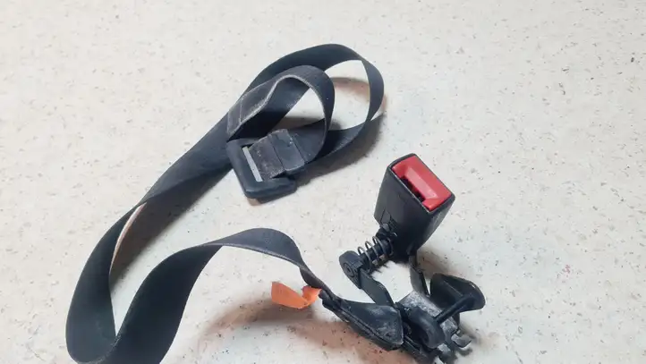 BMW 3 E46 (1998 - 2005) 7001812 Задний средний замок ремня — фото 1