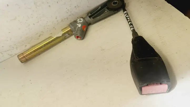 Renault Espace -  Grand espace IV (2004 - 2014)   Замок переднего ремня