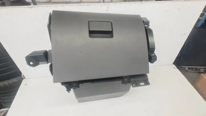Ford C-MAX I (2007 - 2010) 3M51R06045AKW Бардачок в сборе — фото 1