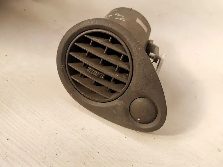 Renault Clio III (2005 - 2012) 210252 Боковой воздушный дефлектор — фото 1