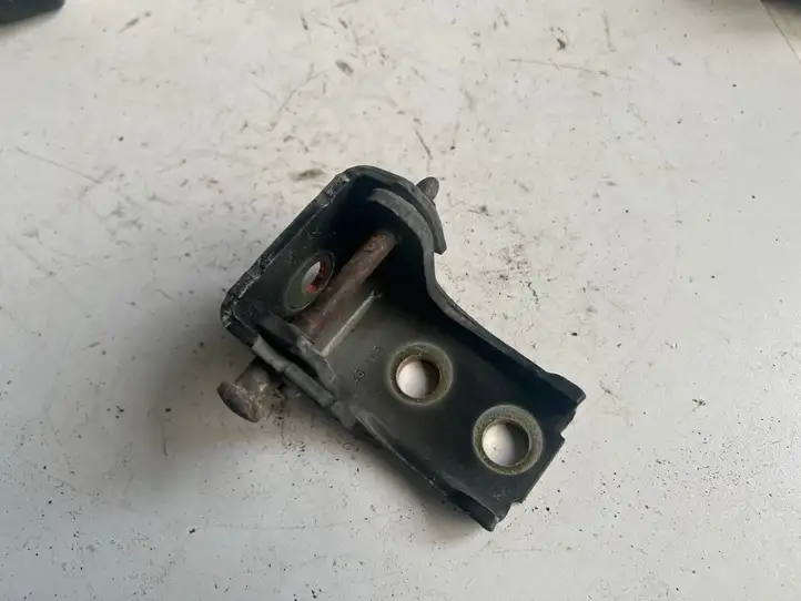 Peugeot 407 (2004 - 2011)   Верхняя петля передней двери