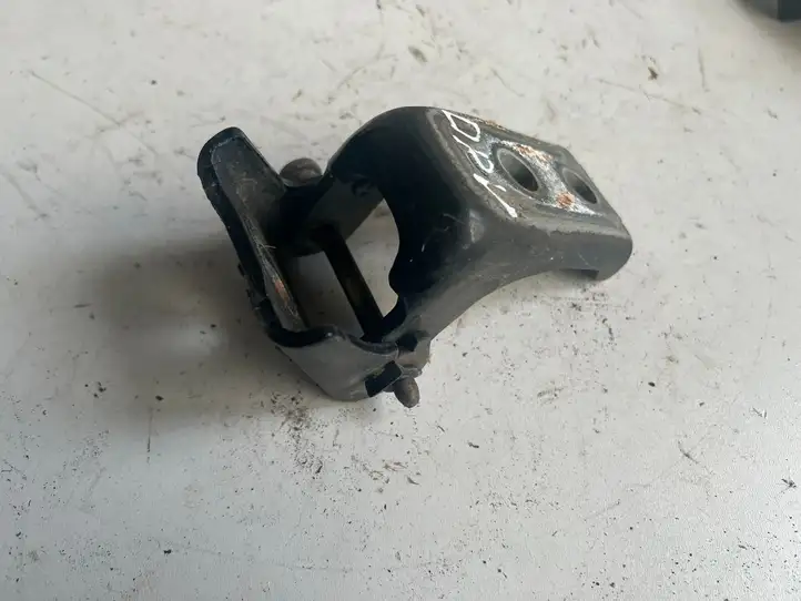 Peugeot 407 (2004 - 2011)   Верхняя петля передней двери