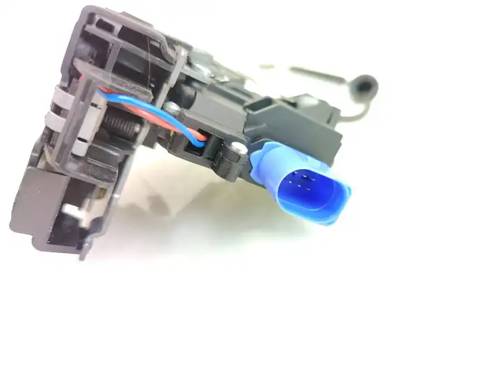 Skoda Octavia Mk2 (1Z) (2004 - 2013)  7L0839015D Замок задней двери