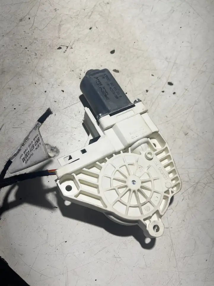 Audi A4 S4 B8 8K (2007 - 2011) 8k0959801a Стеклоподъемник задней двери — фото 3