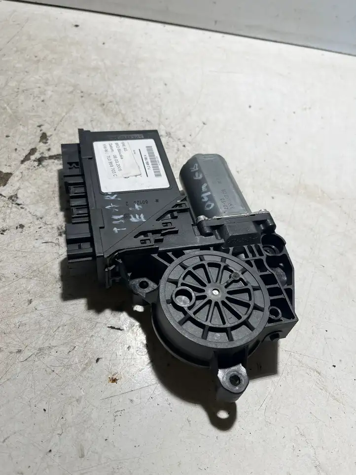 Volkswagen Touareg I (2002 - 2010) 7L0959703C Стеклоподъемник задней двери — фото 1