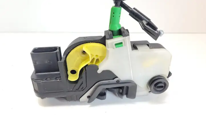 Opel Insignia A (2008 - 2017)  13503179 Замок задней двери