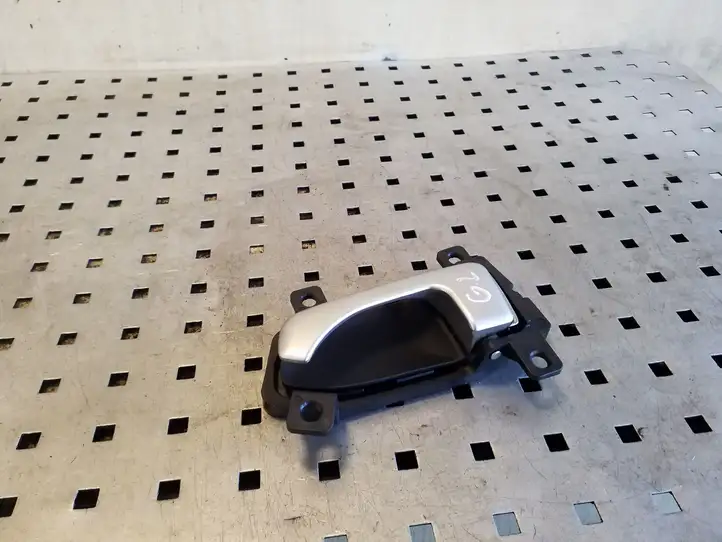 Kia Sportage   826103U000 Внутренняя ручка