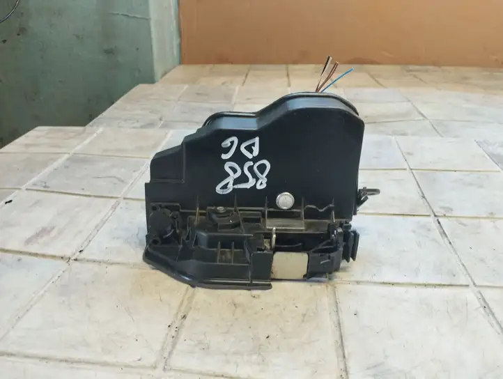 BMW 1 E81 E87 (2004 - 2011)  7202148 Замок задней двери