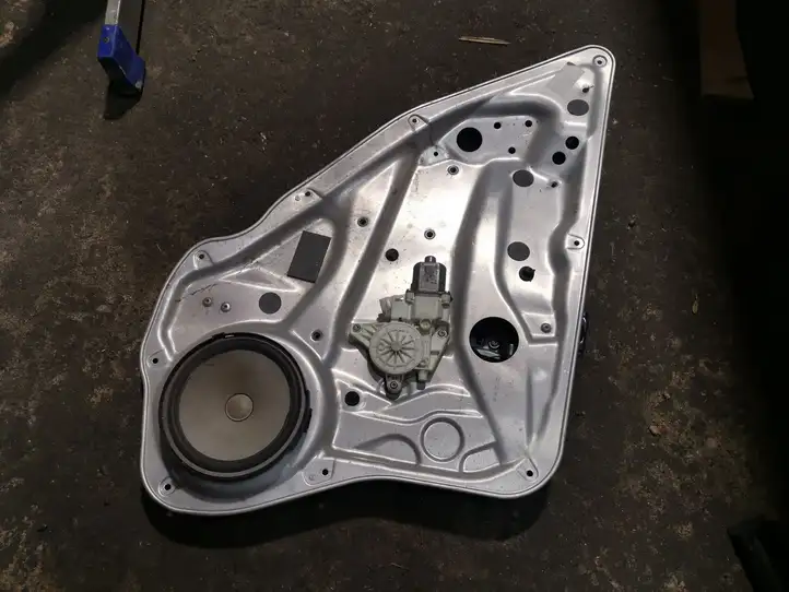 Mercedes-Benz C W204 (2007 - 2014)  A2048200542 Передний комплект электрического механизма для подъема окна