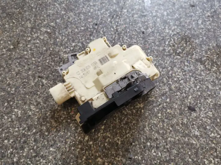 Volkswagen PASSAT B6 (2005 - 2010)  3C4839015A Замок задней двери