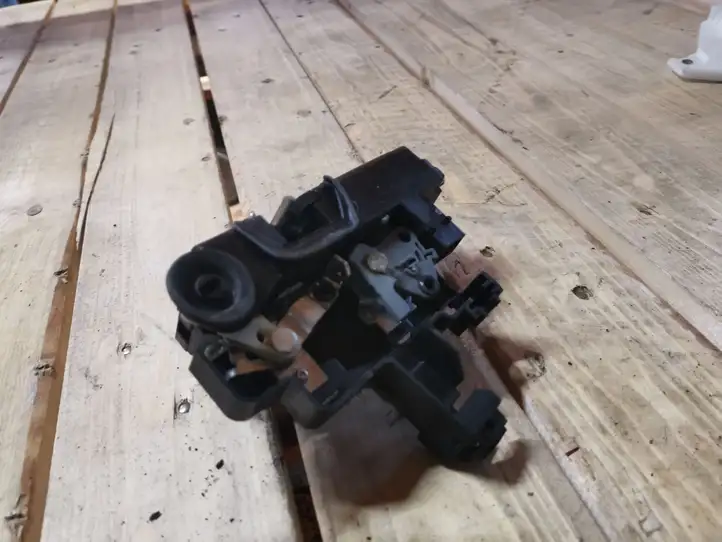 Opel Antara (2006 - 2011)   Замок задней двери