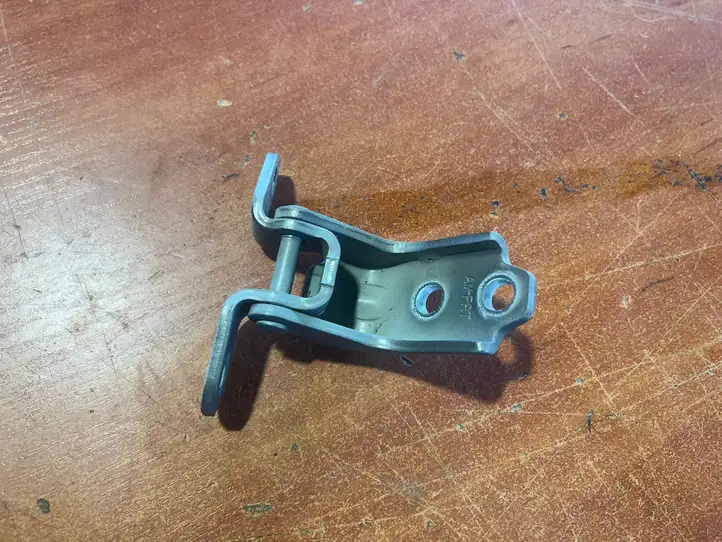 Kia Soul (2011 - 2014)  I120075 Нижняя петля передней двери