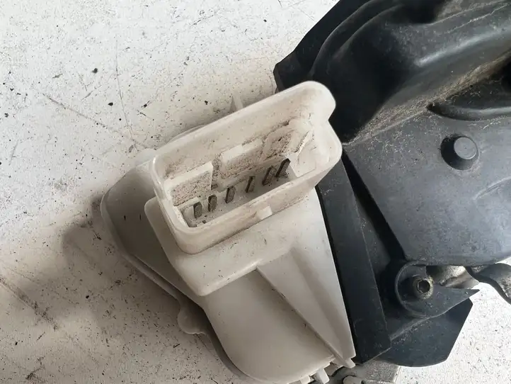 Peugeot 307 (2005 - 2008)   Замок передней двери