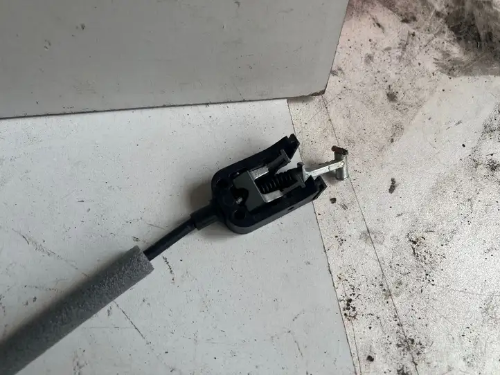 Skoda Citigo (2011 - 2017) 5N0837017E Трос замка задней двери — фото 3