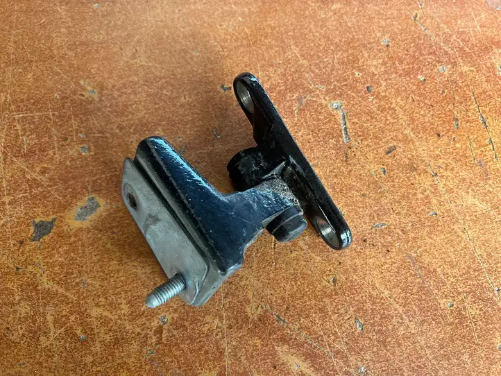 Mercedes-Benz A W169 (2004 - 2012)   Верхняя петля задней двери