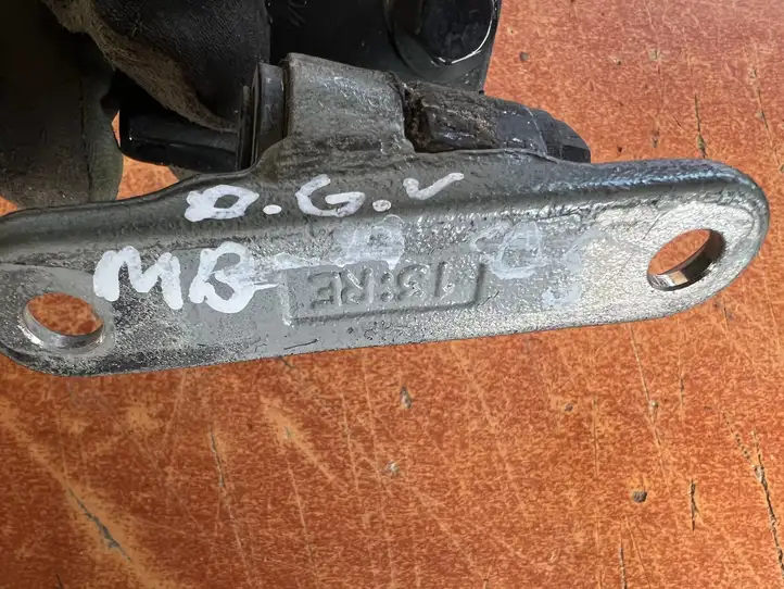 Mercedes-Benz A W169 (2004 - 2012)   Верхняя петля задней двери