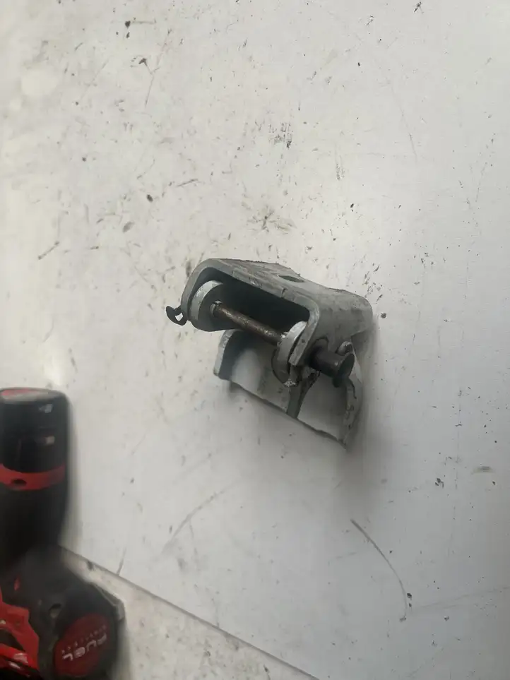 Citroen C3 (2002 - 2009)   Верхняя петля задней двери