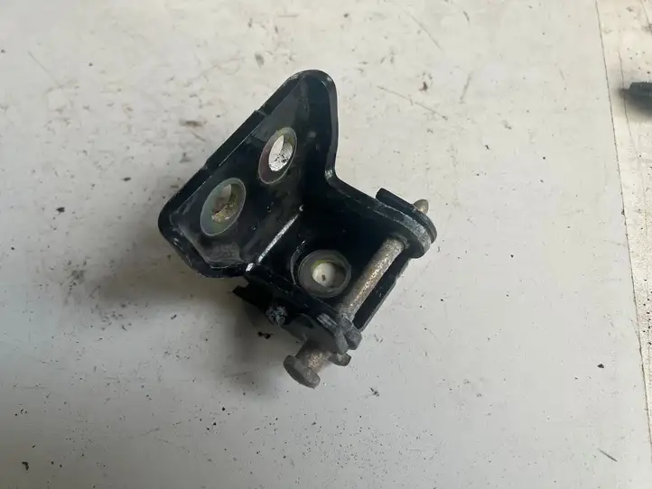 Peugeot 407 (2004 - 2011)   Верхняя петля задней двери