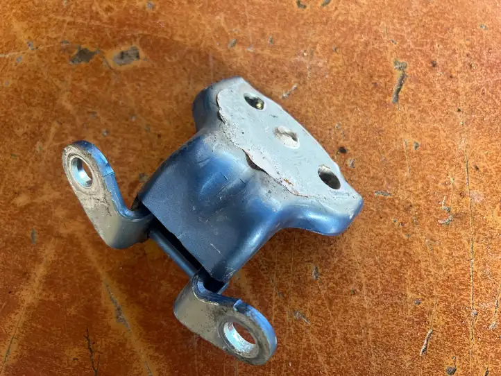 Chevrolet Tacuma (2000 - 2008)   Нижняя петля задней двери