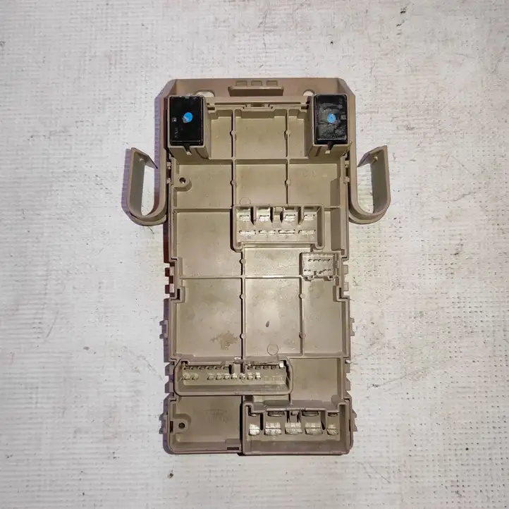 Subaru Outback (2007 - 2009) 82201AJ01AE Блок предохранителей (комплект) — фото 3
