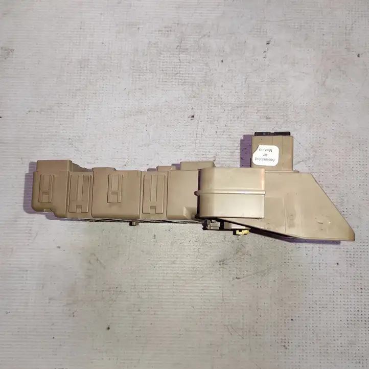 Subaru Outback (2007 - 2009) 82201AJ01AE Блок предохранителей (комплект) — фото 5