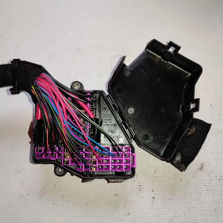Audi A8 S8 D3 4E (2005 - 2007) 8D1941824 Блок предохранителей (комплект) — фото 1