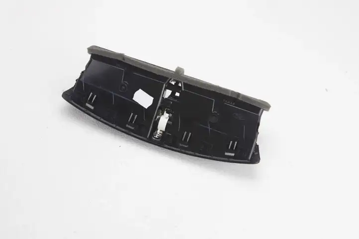Ford Kuga II (2013 - 2019) FDRAM51R01815AEW Центральный воздушный дефлектор — фото 4
