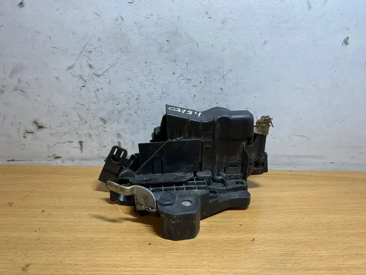 Mercedes-Benz E W210 (1995 - 2002)  2027204435 Замок передней двери