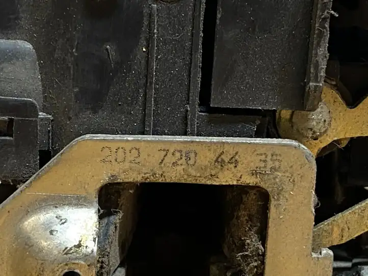 Mercedes-Benz E W210 (1995 - 2002)  2027204435 Замок передней двери