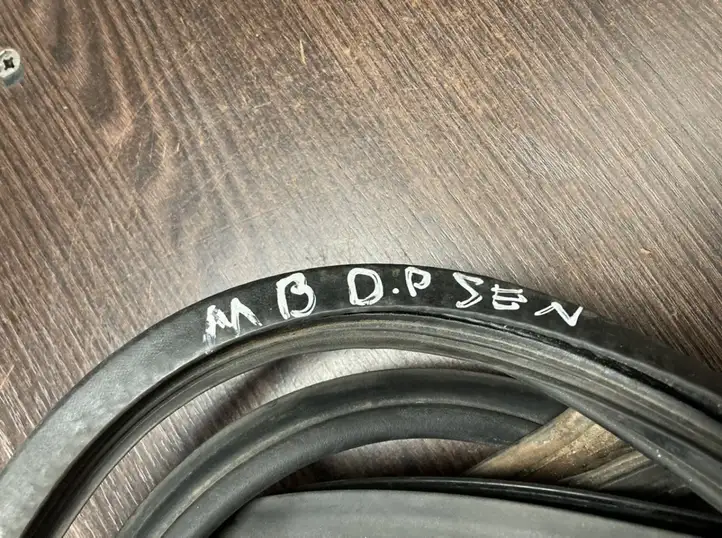 Mercedes-Benz Sprinter W901 W902 W903 W904 (1995 - 2007) A9016970398 Уплотнитель стекла передней двери — фото 8