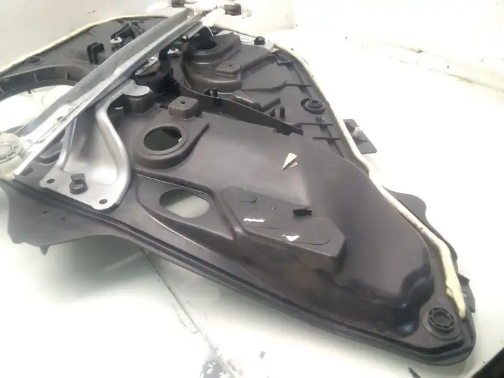 Ford Fusion (2006 - 2012) Механический стеклоподъемник задней двери — фото 4
