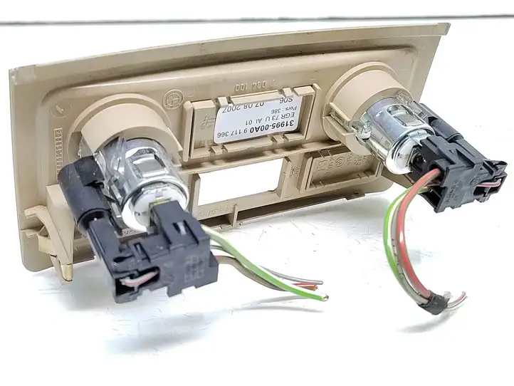 BMW 5 E60 E61 (2004 - 2010) 3199500A0 Накладка заднего прикуривателя — фото 2