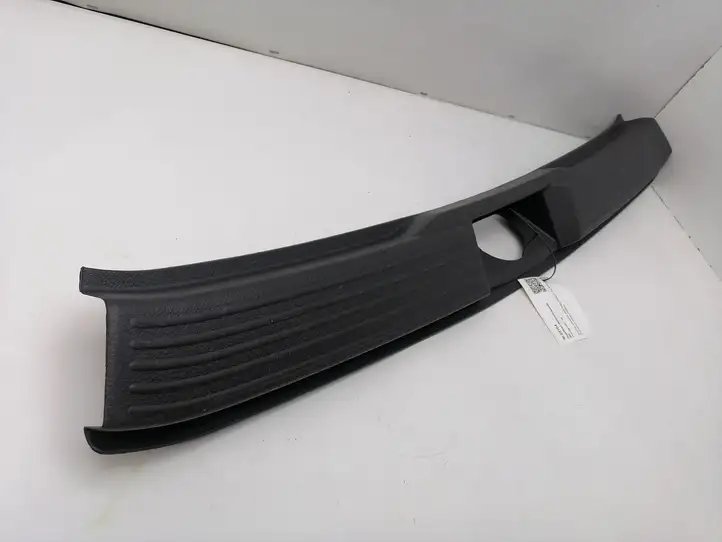 Ford Edge I (2007 - 2014) 7T4378404C08 Отделка порога багажника — фото 3