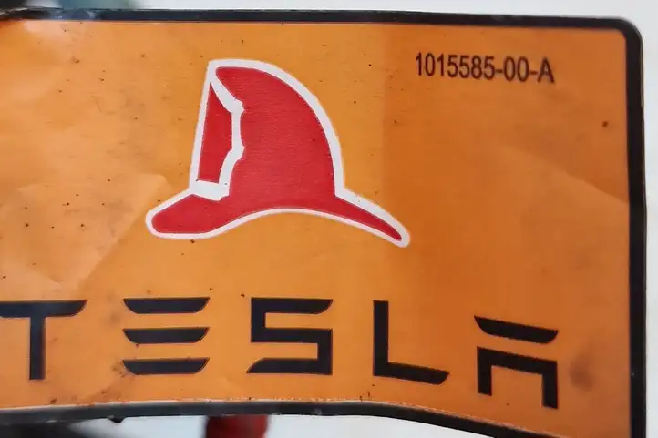 Tesla Model S (2012 - 2016)  101558500A Другой проводник