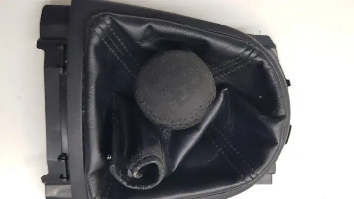 Peugeot 4007 (2007 - 2012)  8015A009ZZ Отделка рычага переключения передач (кожа, головка)