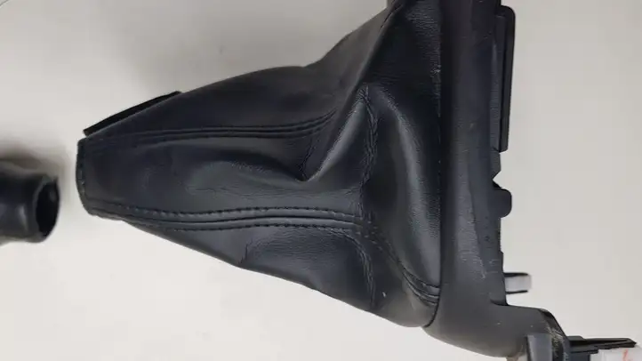 Peugeot 4007 (2007 - 2012)  8015A009ZZ Отделка рычага переключения передач (кожа, головка)