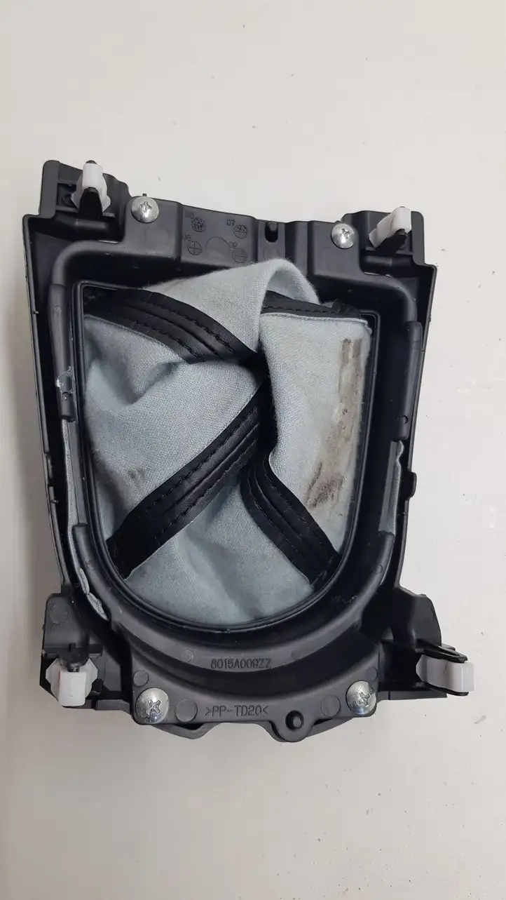 Peugeot 4007 (2007 - 2012)  8015A009ZZ Отделка рычага переключения передач (кожа, головка)