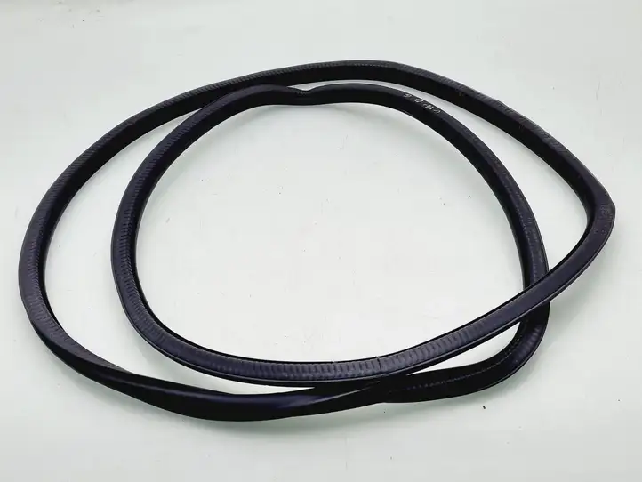 Volkswagen Touareg I (2002 - 2010)  7L0867367G Уплотнительная резина (на кузове)