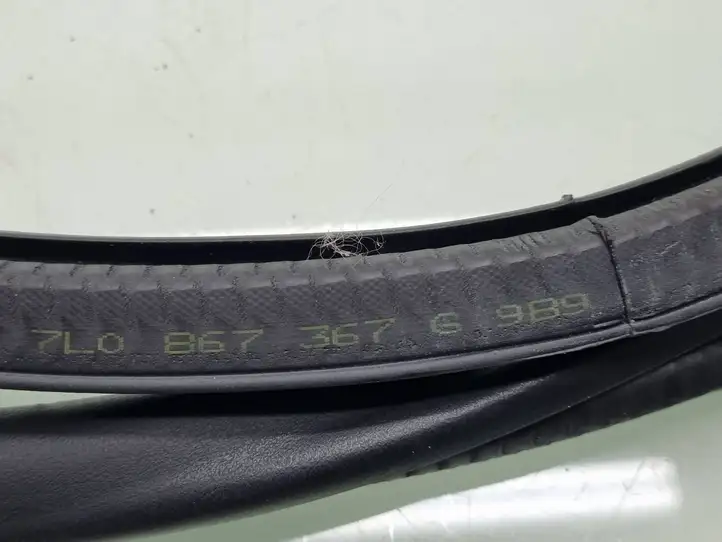 Volkswagen Touareg I (2002 - 2010)  7L0867367G Уплотнительная резина (на кузове)