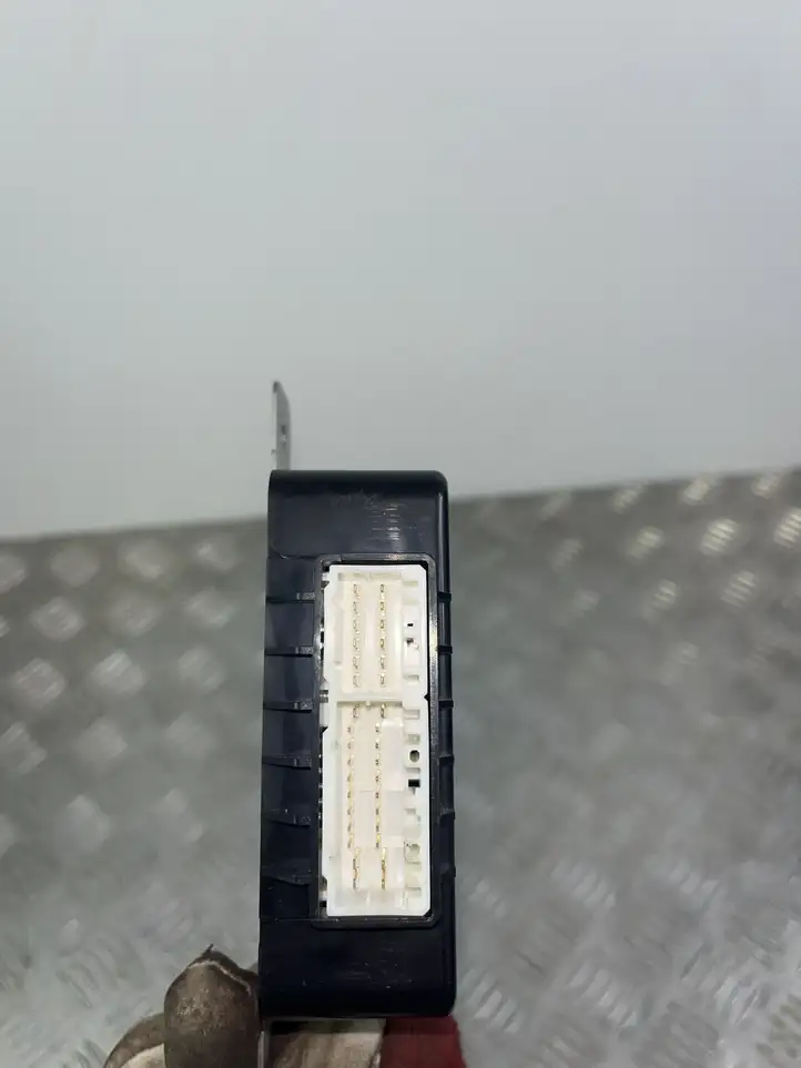 SsangYong Rexton (2017 - )  8731036100 Другие блоки управления / модули