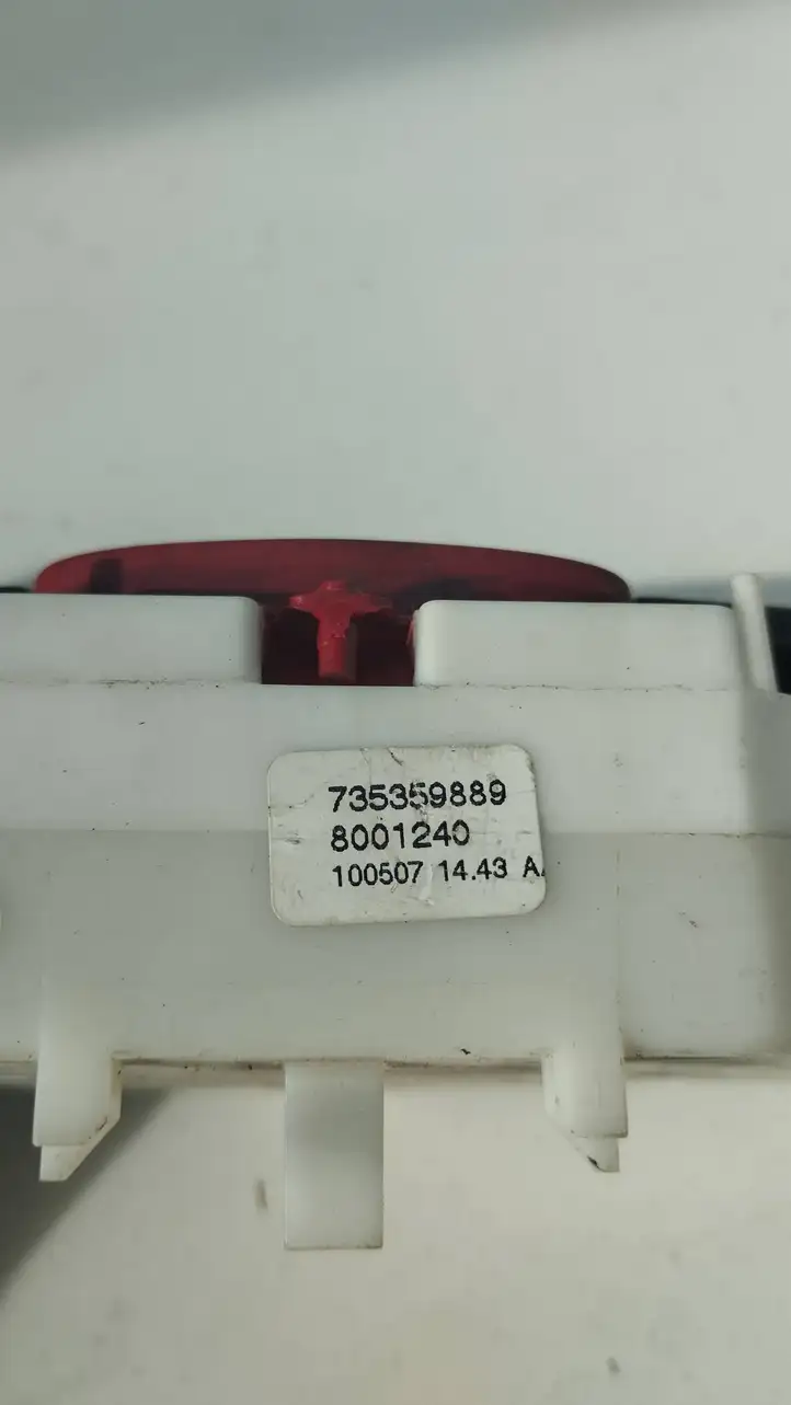 Fiat Punto (188) (1999 - 2010) 735359889 Включатель аварийных фонарей — фото 2