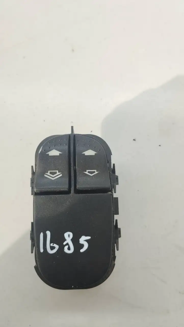Ford Focus (1998 - 2004) YS4T14529AA Кнопка стеклоподъемников — фото 1